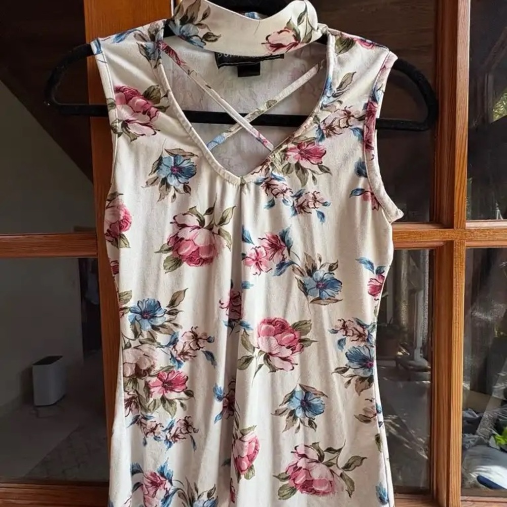 Polly & Esther Cream Floral Cut Out Tank Top